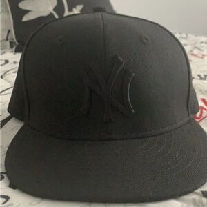 Boys Yankees fitted hat